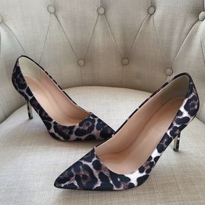 Beautiful Elsie leopard pumps!
